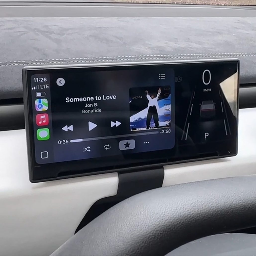 Tesla Cybertruck Driver12 Tesla Cybertruck Driver12