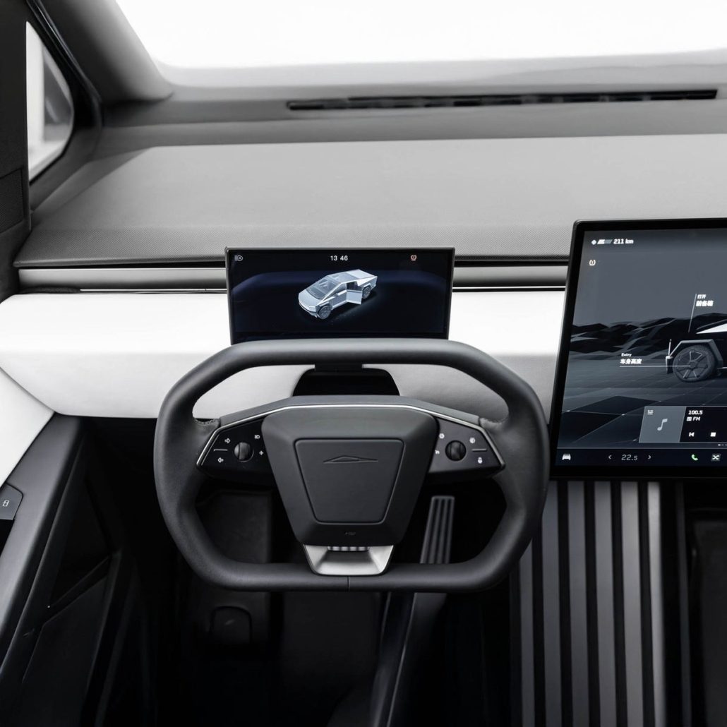 Tesla Cybertruck Driver13 Tesla Cybertruck Driver13